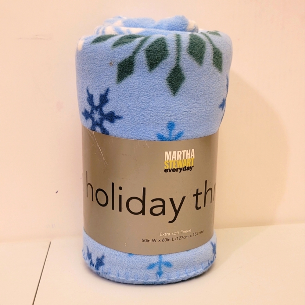 Martha Stewart 2006 (retired) Holiday Throw fleece 50"x60" new in package